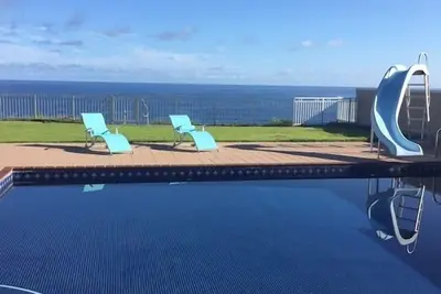 Image de Spectaculaire maison privée en bord de mer avec piscine près de l'hôtel Hilton.