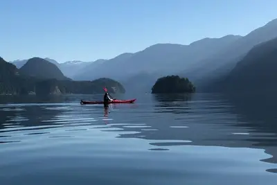 Image de Seaside Garden Cottage sur Scenic Indian Arm, North Vancouver