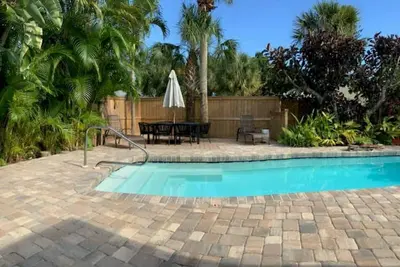 Image de Un morceau de paradis! Maison de piscine tropicale avec accès à la plage privée