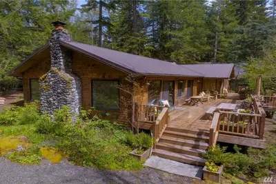 Image de Cabine élégante, 4 Br, 3 salles de bain
