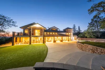 Image de Nouveau! Majestic Mountain Estate près de Yosemite et Bass Lake