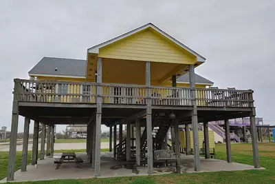 Image de 'My Crystal Beach House' Grande partie de la plage, vue sur la plage. WiFi / Linge fourni