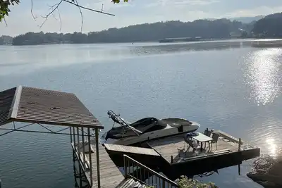 Image de Boone Lake, maison du lac sur le canal principal avec de belles vues sur l'eau! <br>
