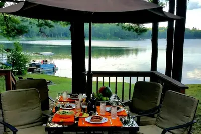 Image de Cabane au bord du lac Crooked dans les collines Amish