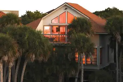 Image de Second Star est niché dans les palmiers et à seulement 800 'de la plage surplombant le lac!