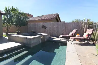 Image de Piscine privée, sur le terrain de golf! Coachella Walk to Music Festivals!