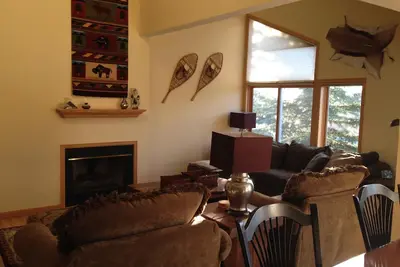 Image de Maison de ville spacieuse 3 Br / 3. 5 Ba avec vue sur la montagne!