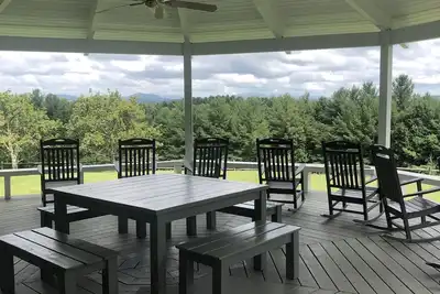 Image de Blue Ridge Parkway Estate. Très privé, 10 couchages et animaux acceptés.