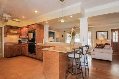 Image de Maison privée de 3 acres North Nashville!