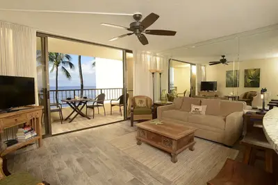 Image de Ocean Front, une chambre à coucher, entièrement rénové! Très grand lit