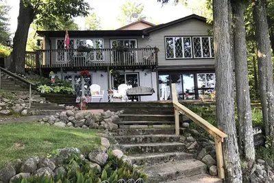 Image de Belle maison au bord du lac Northwoods! Wifi, Direct Tv, Grill, Patio au bord du lac!