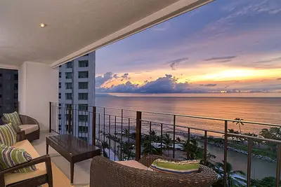 Image de Vous ÊTES INVITÉ À Dormir Avec Le Son De Wave Sur Le Luxe Et L'ÉLÉGANCE