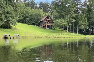 Image de Cottage sur un lac dans les Blue Ridge Mountains de Virginie