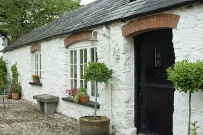Image de Grange irlandaise traditionnelle dans la belle et paisible campagne