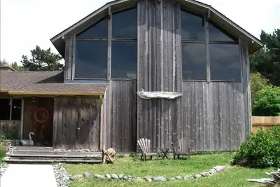 Image de Superbe avec Ocean & Mountain Views, Quiet Family Home, Accès à la plage