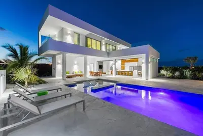 Image de Luxueuse villa idéale pour les grandes familles, à 200 mètres de la plage de Long Bay