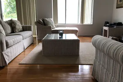 Image de Belle maison dans un quartier calme avec des droits de plage Hither HIlls