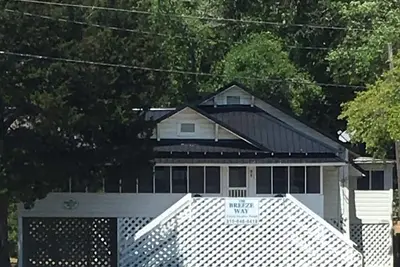 Image de Nostalgic Cottage-Best Porch View in O. D. ! À quelques pas de la plage et de la rue Main