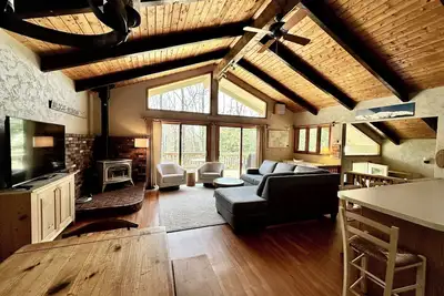 Image de À Pied Du Terrain D'Histoire, 3 Br Chalet de Montagne. Excellentes critiques!