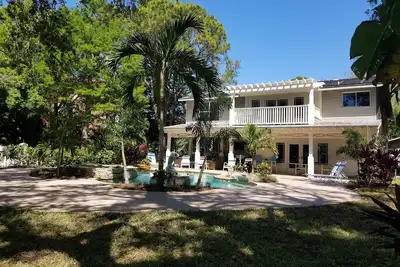 Image de Sur l'eau - Large Resort Home Prix SPÉCIAUX Pour Aout Et Sept. Grand Remise!