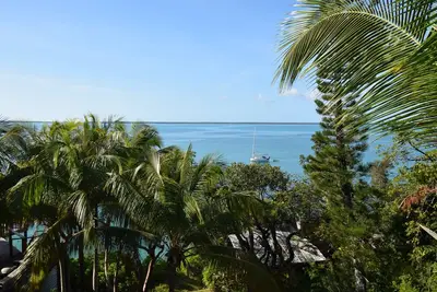 Image de Green Turtle Cay Home, 7 couchages, avec glissement de quai et vue imprenable sur le coucher du soleil