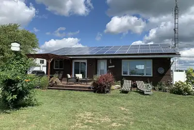 Image de Lake House sur le lac Érié avec petite plage privée