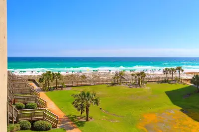 Image de Moy. nuit 175 $! Plage chaises de plage / parasol mis en place inclus WiFi Lg. 2br