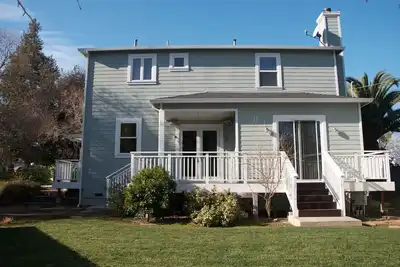 Image de Belle Benicia! Trésor caché de la baie de San Francisco!