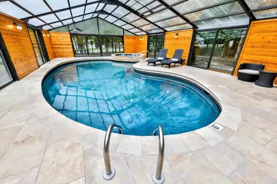 Oui votre propre piscine intérieure chauffée privée!