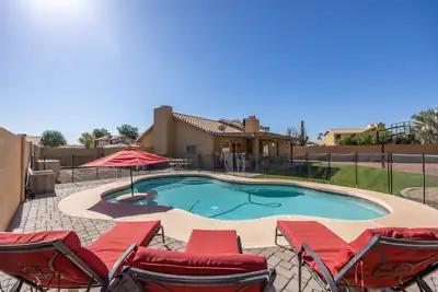 Image de Capacité d'accueil 18 Fun for All. . . 4 chambres 2 salles de bain avec BasketBall Cour, Piscine