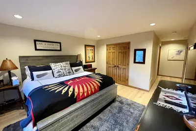 Image de Teton Pines de 3 chambres. Près des parcs nationaux et de la station de ski!