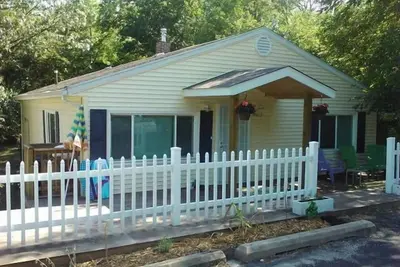 Image de Spacieux 5 Br / 3ba Cottage dans Fun Beach Miller rempli