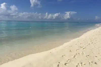 Image de Villa La Perla Blanca spacieuse 4 chambres / 4 bains / belle piscine / solarium sur le toit. .