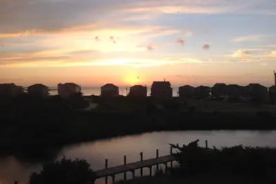 Image de Magnifique vue sur le son et l'océan / accès au son et piscine!