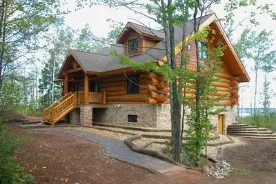 Image de Location de maison en bois rond sur le lac Supérieur - S'il vous plaît propriétaire pour les dates disponibles Contact
