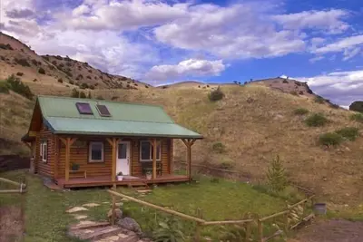 Image de Retraite de guérison dans la cabane de Yellowstone Montana dans la vallée paradisiaque!