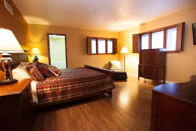 Image de Suite Exécutive 3 chambres, 2500 pieds carrés