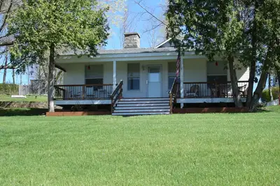 Image de Cottage charmant, complètement rénové deux chambres une salle de bain peut accueillir six.