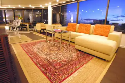 Image de Luxe moderne 2bed 2bath avec vue sur l'océan et parking facile