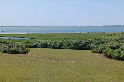 Image de Classic Chappy Beach House, grandes vues sur l'eau, près de l'eau
