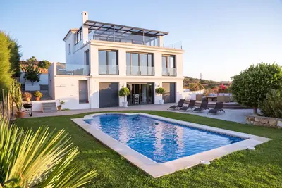 Villa élégante avec vue sur la Méditerranée, Gibraltar, la plage et le port de Sotogrande