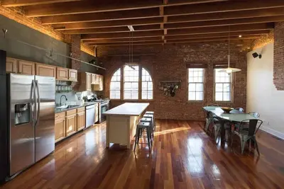 Image de Immense maison de luxe, terrasse sur le toit, marche vers T et Fenway!