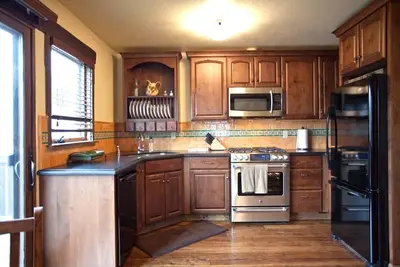 Image de Élégante maison de ville à 2 pâtés de maisons de Sonoma Plaza, à partir de 229 $ / nuit hors saison