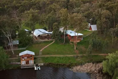 Image de Fawlty Farm à Taylor Bay avec 3 expériences Gratuites