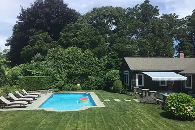 Image de Family Friendly Home With Pool & Indoor / Outdoor Living. Rr # (16-1, 837)