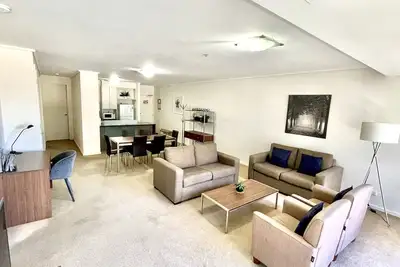Image de Séjour en ville à Melbourne Tower - Southbank ** 3br + WiFi haut débit + Netflix + Parking **