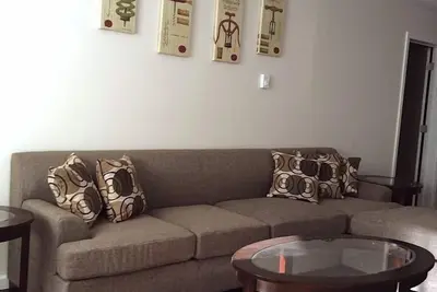 Image de Rising Rose- Réservez maintenant pour les feuilles d'automne! Entrée privée / Patio, Wifi, A / C, Tv