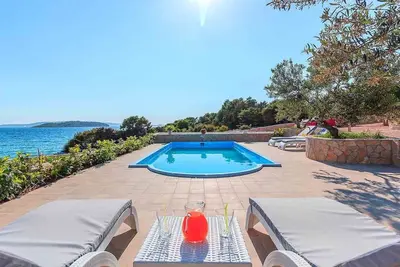 Image de Beachside Villa Serenity avec piscine pour 8 personnes Eos-Croatia