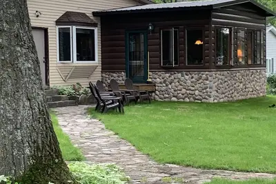 Image de Hubbard Lake West Shore Lakefront Creative Cottage avec vue imprenable