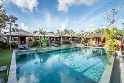 Image de Villa Sylvia 5 chambres, vue sur les rizières, jacuzzi et jardins, Canggu